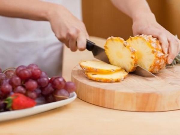 Ali veste, kaj se zgodi, če jeste samo ananas?